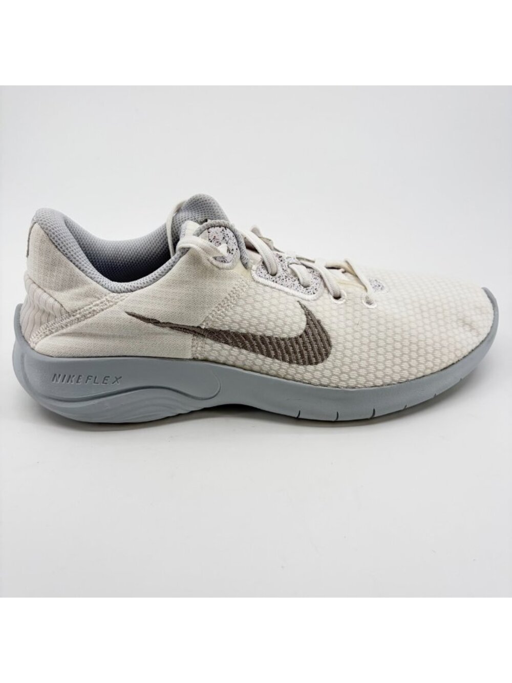 Nike Flex Experience Run 11 Womens Size 8.5 White Gray Running Shoes Sneakers
